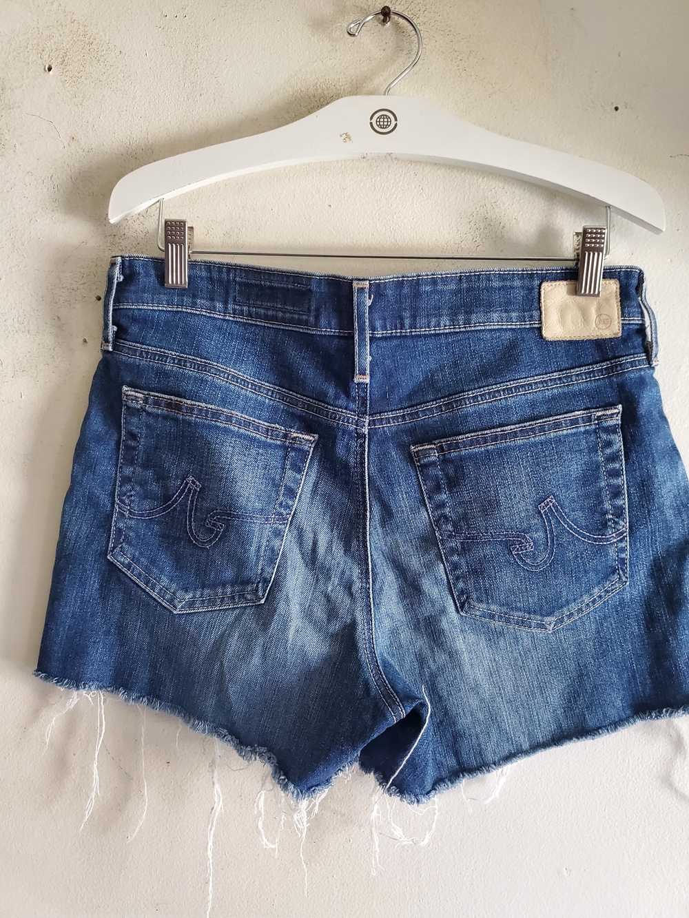 AG-ED Denim The Hailey Cut Off Ex Boyfriend Short. - Picture 4 of 10